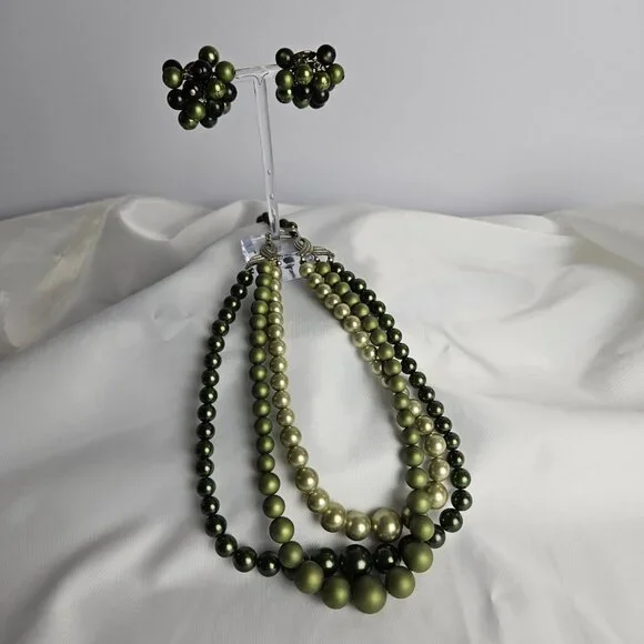 Vintage Olive Green Ombre Faux Pearl Necklace & Clip-On Earrings Set – 17" - Picture 15 of 16